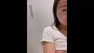 优衣库试衣间 依鸣 中国留学生就是会玩儿！揉奶粉穴自慰 娇娇嗲嗲上海小姐姐海外拍A片 蜜桃臀