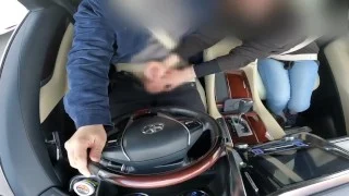 欲求不満な人妻はドライブ中に手コキで射精させてくる