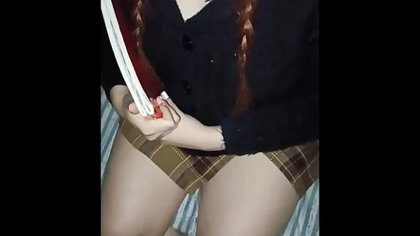 me follo a mi hermanastra puta colegiala.