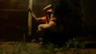 Vendedora de café venezolana culea en un callejón por unos dólares