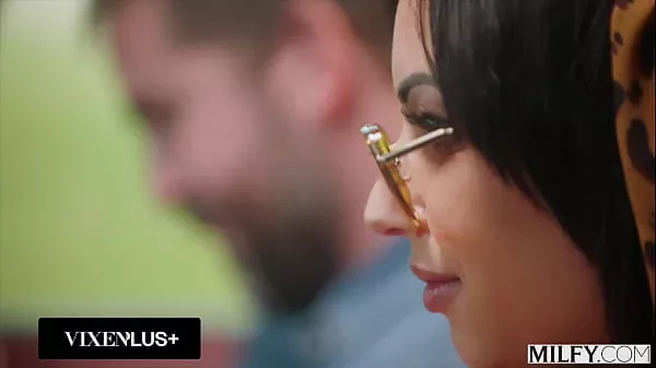 Gas, grass, or ass – nobody rides for free. A couple helps a hitchhiker with a lift out to California, and the husband wants to know if the stranger wouldn’t mind pitching in with their dirty picture business. This ain’t your granddad’s roa