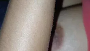 Le chupo las ricas tetas a mí compañera de universidad