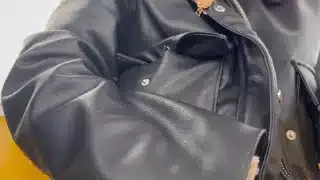 Public lesbian sex in amusement park (real)