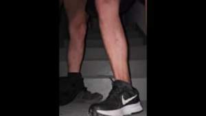 sexo en las escaleras