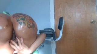 Alicia wants Dick in Her Bubblebutt