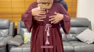 Cute Muslim Wife: Romantic Hugging and Kissing Sex in Hijab and Abaya – Pussy Fingering