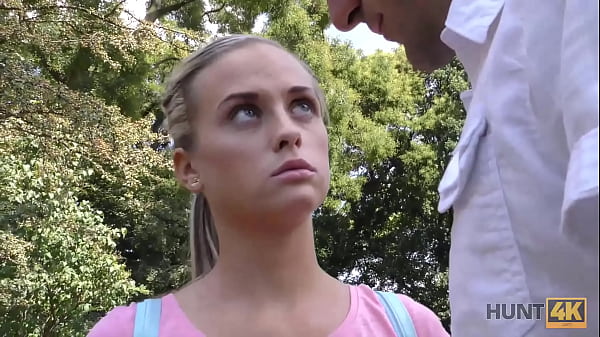 HUNT4K. Hunter paie beaucoup d’argent pour avoir la chance de baiser une blonde près de son petit ami