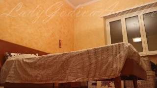 “Te lo voglio mettere al culo prima che arrivi tuo marito!” 🔥 Amanti italiani – Tradimento in casa