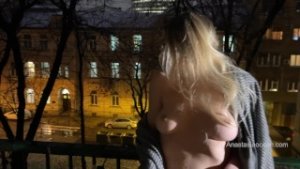 Hot wife walks naked in public, went out to the balcony to show her big boobs.