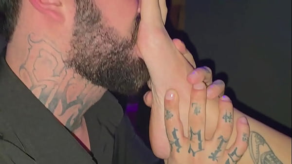 free foot fetish session with professional fetishist at the swing club – real footage