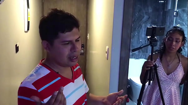 Kiara termina siendo cogida en falso casting de canto y mi asistente le enseña a ser una ninfomana ( trailer)