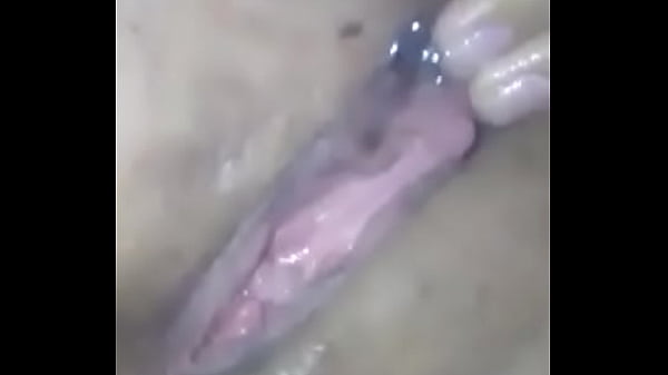 Meto mi juguete vien duro en mi vajina