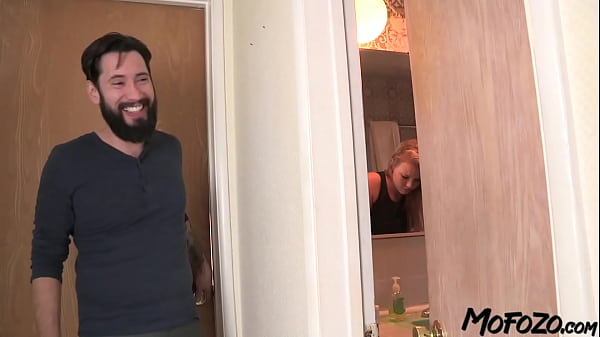 MOFOZO.com – Blonde Step Daughter Is Getting Fucked In The Bathroom